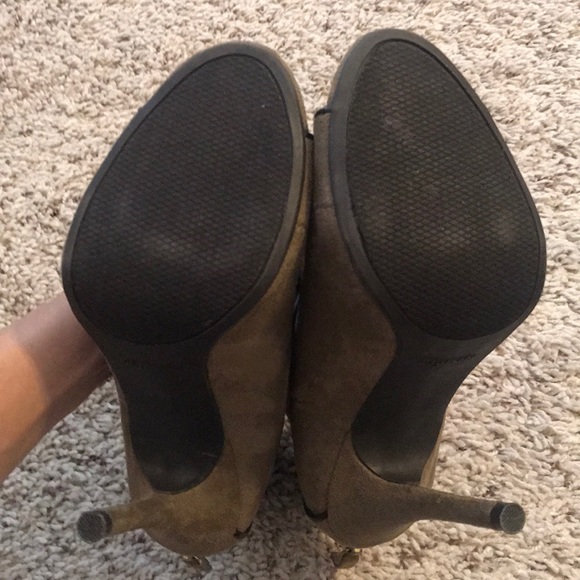 Tan heels - Picture 3 of 3